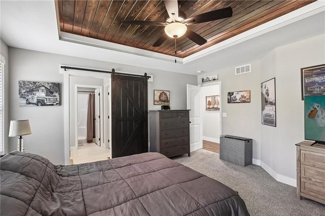 1000 NW Crestwood Drive, Grain Valley, MO 64029