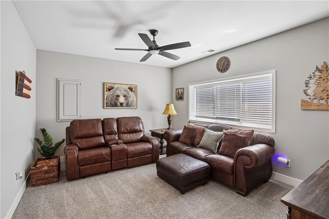 1000 NW Crestwood Drive, Grain Valley, MO 64029