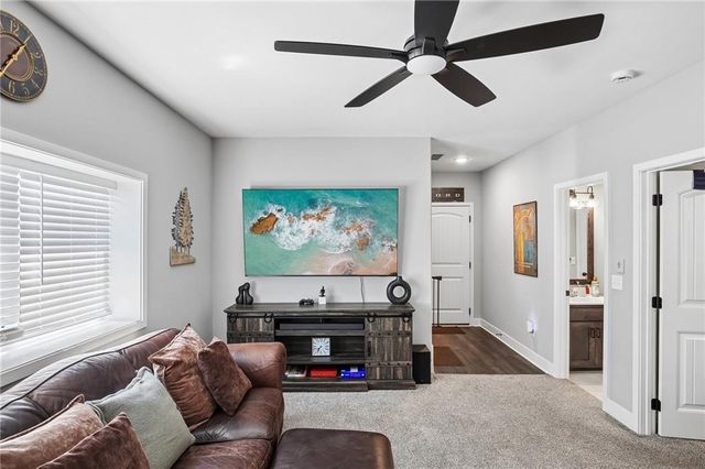 1000 NW Crestwood Drive, Grain Valley, MO 64029