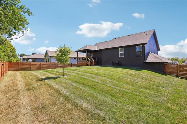 1000 NW Crestwood Drive, Grain Valley, MO 64029