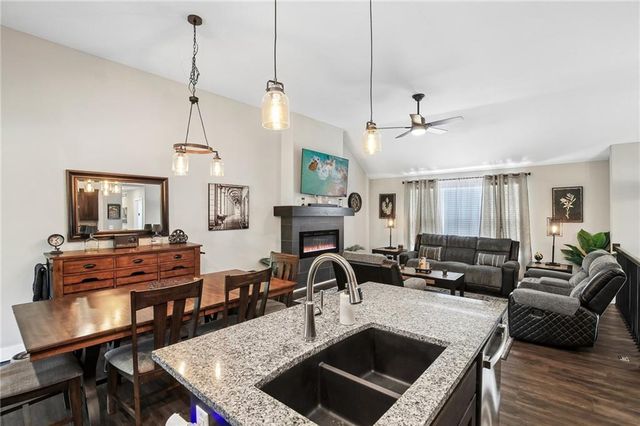 1000 NW Crestwood Drive, Grain Valley, MO 64029