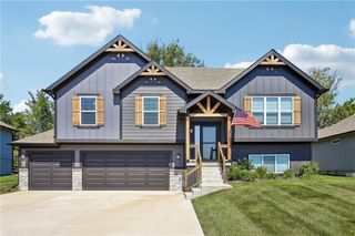 1000 NW Crestwood Drive, Grain Valley, MO 64029