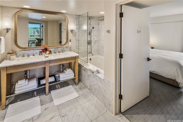 223 Saratoga Road 1502, Honolulu, HI 96815