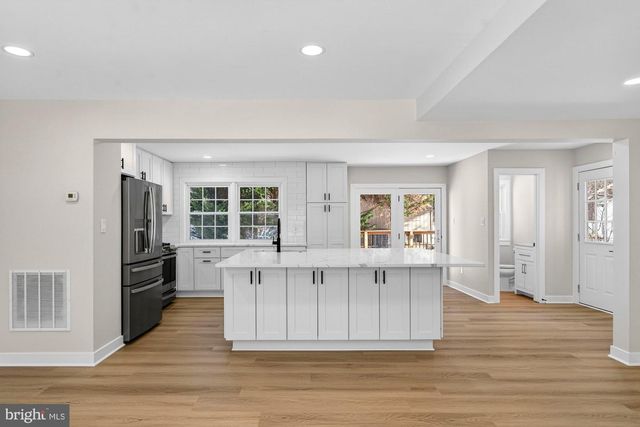 8612 COTTAGE ST SW, Vienna, VA 22180