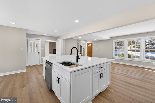 8612 COTTAGE ST SW, Vienna, VA 22180