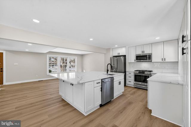 8612 COTTAGE ST SW, Vienna, VA 22180