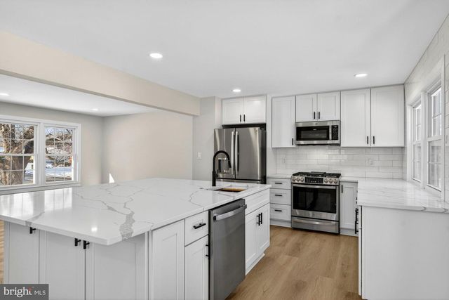 8612 COTTAGE ST SW, Vienna, VA 22180