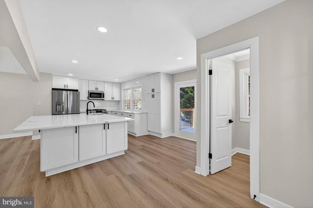 8612 COTTAGE ST SW, Vienna, VA 22180