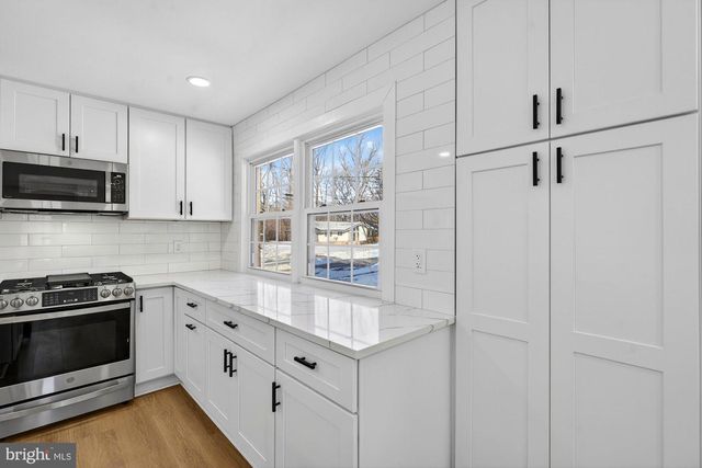 8612 COTTAGE ST SW, Vienna, VA 22180