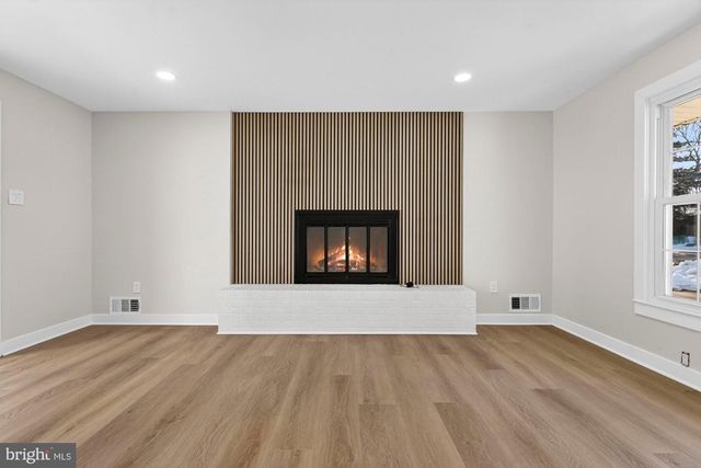 8612 COTTAGE ST SW, Vienna, VA 22180