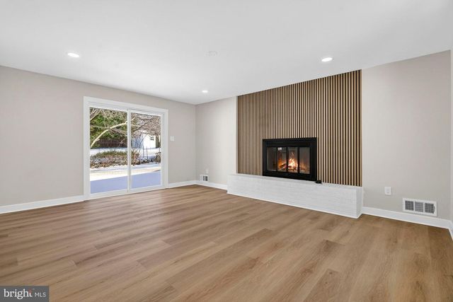 8612 COTTAGE ST SW, Vienna, VA 22180