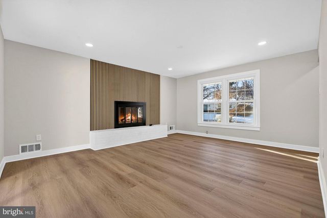 8612 COTTAGE ST SW, Vienna, VA 22180