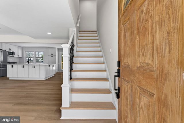 8612 COTTAGE ST SW, Vienna, VA 22180