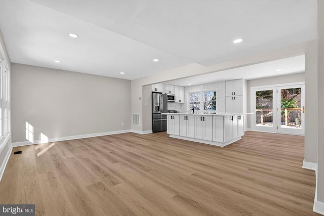 8612 COTTAGE ST SW, Vienna, VA 22180