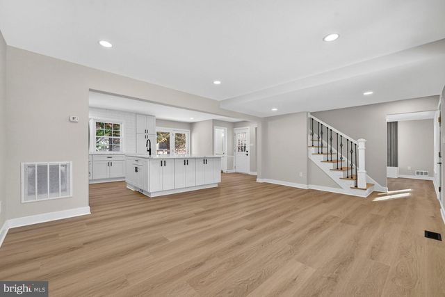 8612 COTTAGE ST SW, Vienna, VA 22180