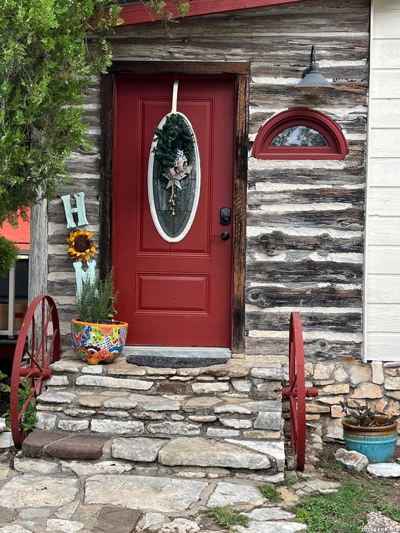 117 Reading Ave, Center Point, TX 78010