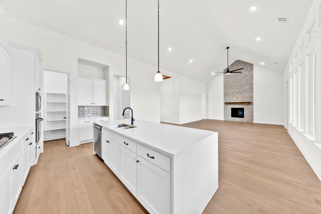 1468 N Hill Street, Van Alstyne, TX 75495