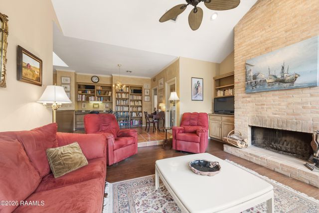 404 Comanche Drive, Lafayette, LA 70503