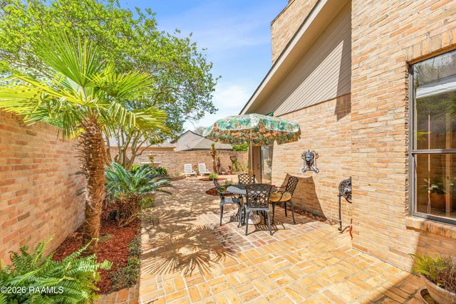 404 Comanche Drive, Lafayette, LA 70503