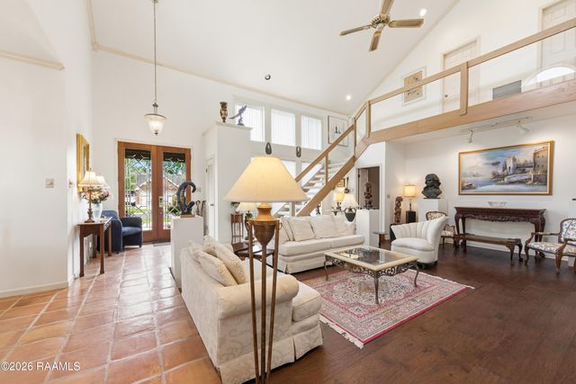 404 Comanche Drive, Lafayette, LA 70503