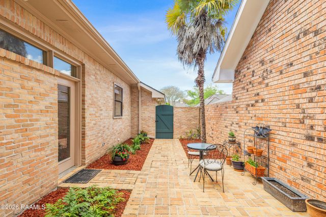 404 Comanche Drive, Lafayette, LA 70503