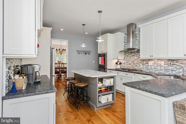 40 HORSESHOE LN, Newtown Square, PA 19073