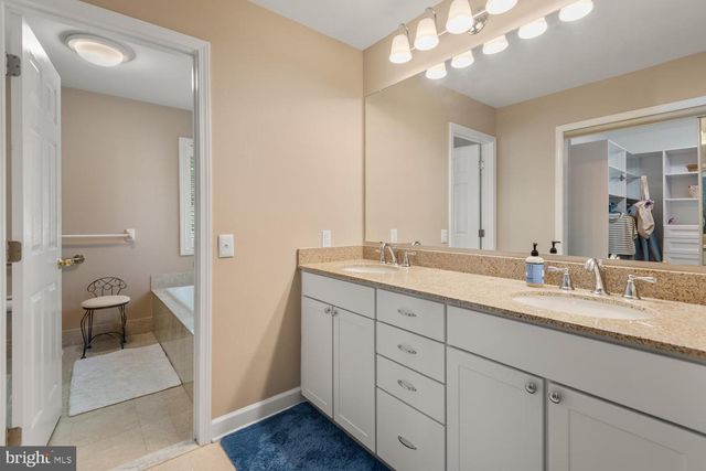 40 HORSESHOE LN, Newtown Square, PA 19073