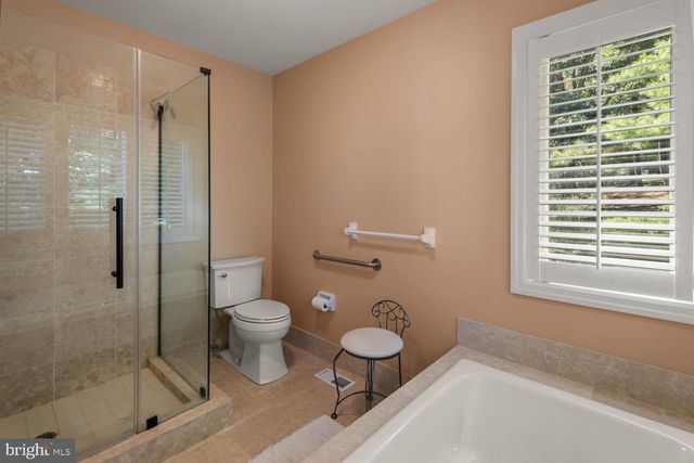 40 HORSESHOE LN, Newtown Square, PA 19073