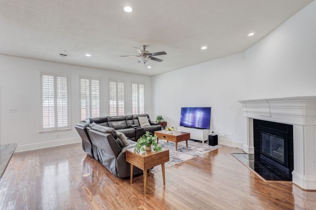 9718 Wolf Creek Drive, Irving, TX 75063