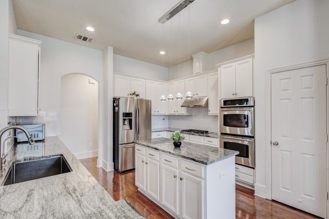 9718 Wolf Creek Drive, Irving, TX 75063
