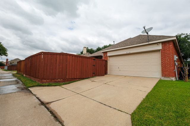 9718 Wolf Creek Drive, Irving, TX 75063