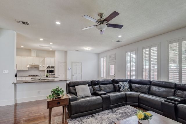 9718 Wolf Creek Drive, Irving, TX 75063