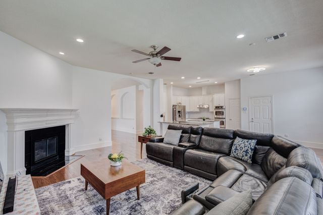 9718 Wolf Creek Drive, Irving, TX 75063