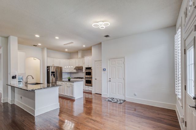 9718 Wolf Creek Drive, Irving, TX 75063