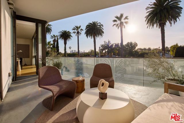 702 N Doheny Drive 301, West Hollywood, CA 90069
