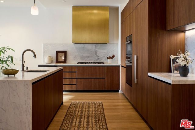 702 N Doheny Drive 301, West Hollywood, CA 90069