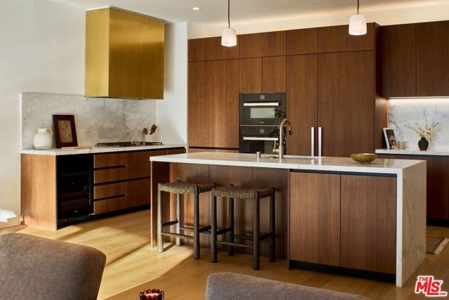 702 N Doheny Drive 301, West Hollywood, CA 90069