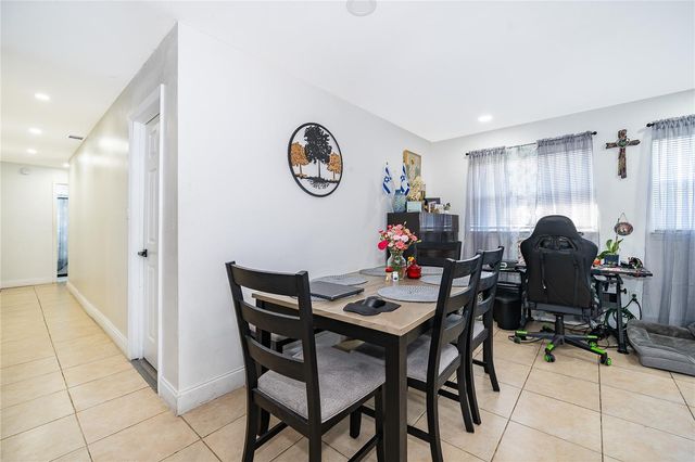 10 E CELESTE STREET, Apopka, FL 32703