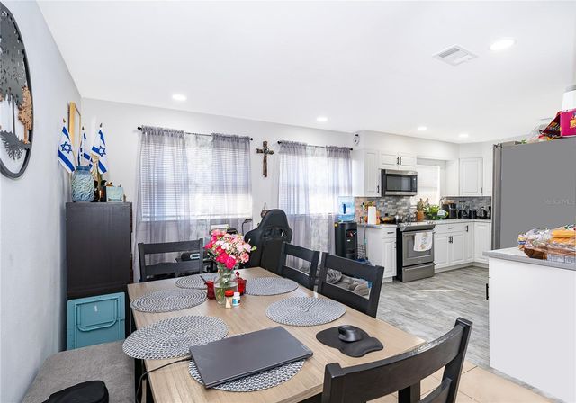 10 E CELESTE STREET, Apopka, FL 32703