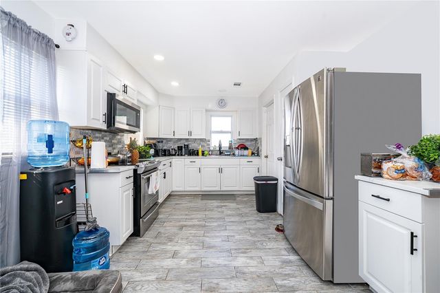 10 E CELESTE STREET, Apopka, FL 32703