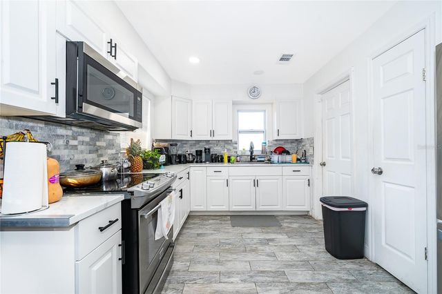 10 E CELESTE STREET, Apopka, FL 32703