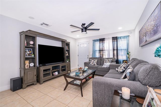 10 E CELESTE STREET, Apopka, FL 32703