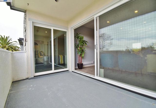 325 Kitty Hawk Rd 304, Alameda, CA 94501