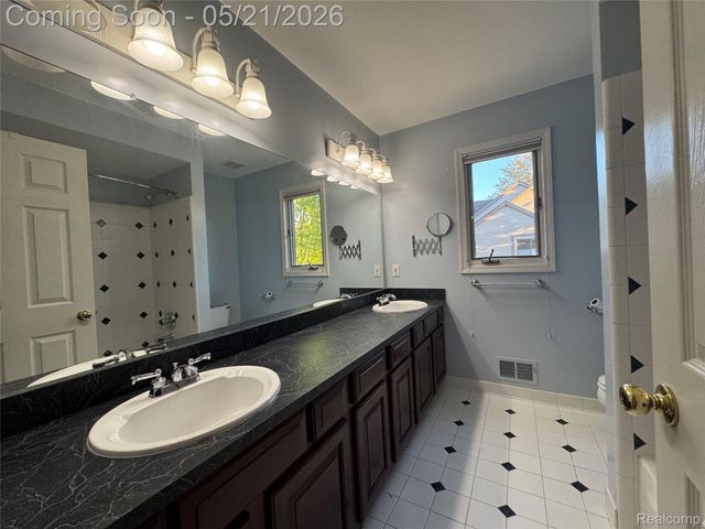 4239 Arcadia Drive, Auburn Hills, MI 48326