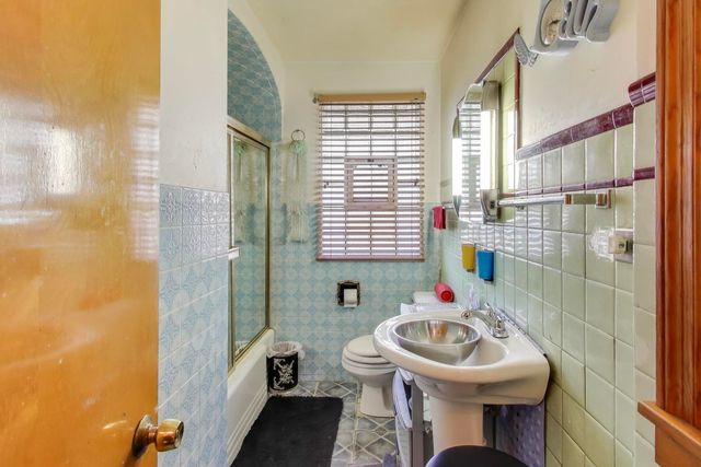 2032 S 22nd Avenue, Broadview, IL 60155