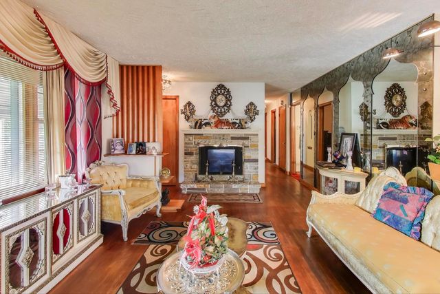 2032 S 22nd Avenue, Broadview, IL 60155