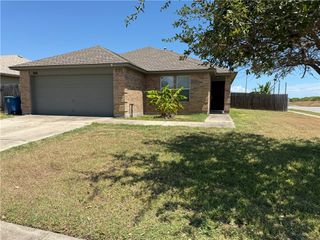 1001 Sacramento, Portland, TX 78374