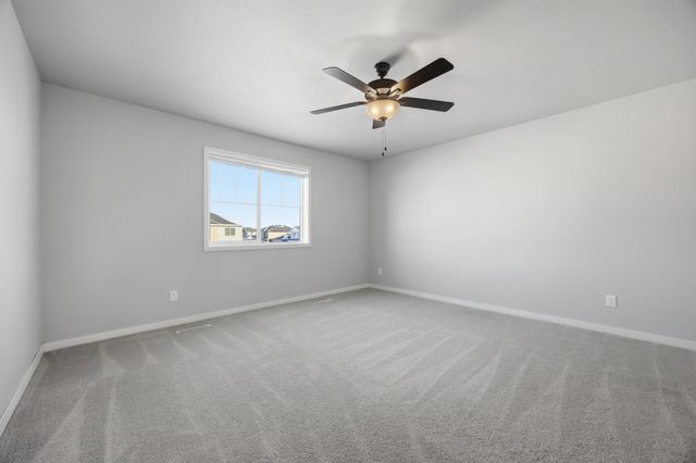 4960 37th Avenue S, Fargo, ND 58104