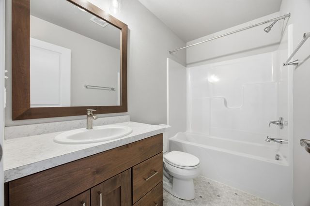 4960 37th Avenue S, Fargo, ND 58104