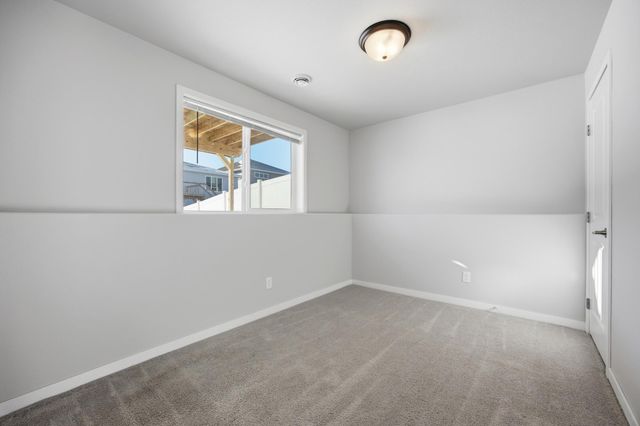 4960 37th Avenue S, Fargo, ND 58104